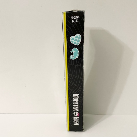 Monster High Lagoona Blue Doll Damaged Box - Picture 4 of 16